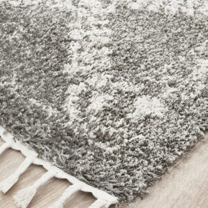 Lavish Rug tassles