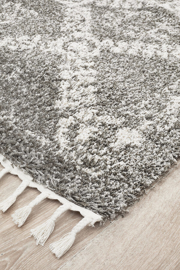 Lavish Rug tassles