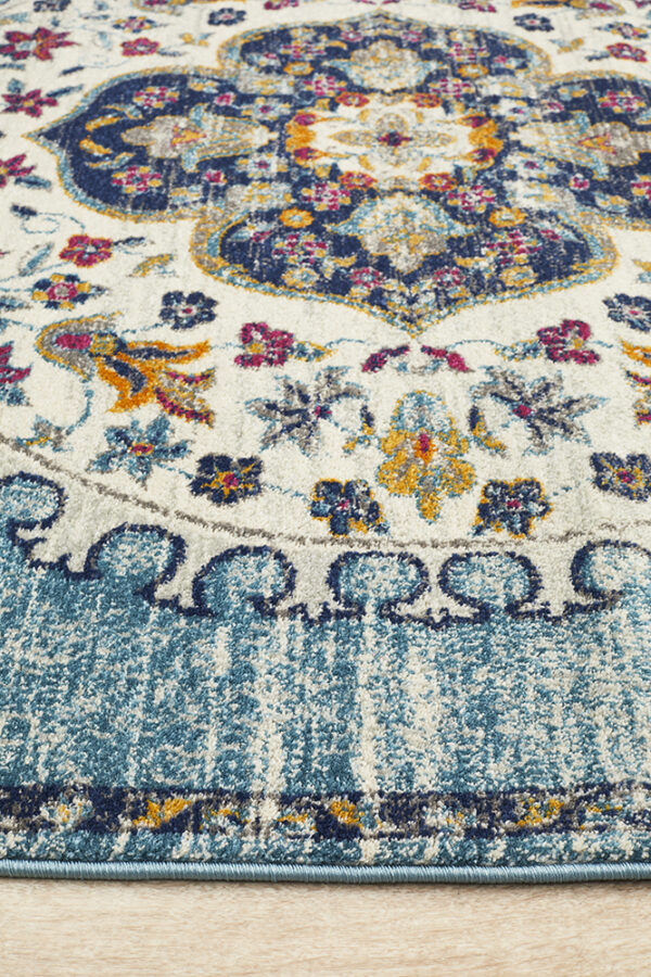 Rococo Rug overlocked edge