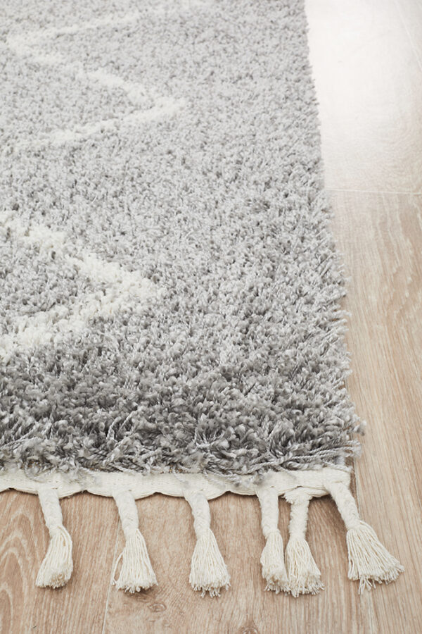 Condensed Shag Pile Rug Corner