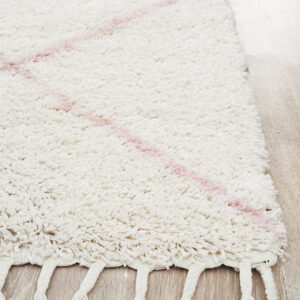 Sturdy High Pile Rug Corner Fringe Edging