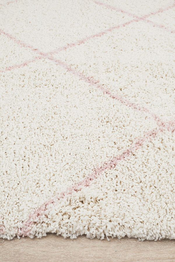 Sturdy High Pile Rug Design