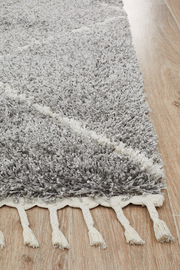 Solid Thick Pile Rug Corner Fringed Edge