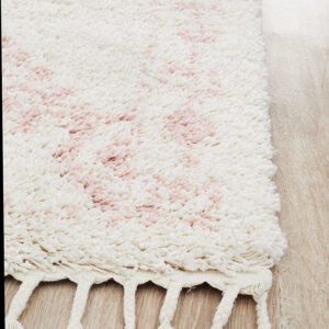 Gorgeous Rug Fringed Edge Corner Photo