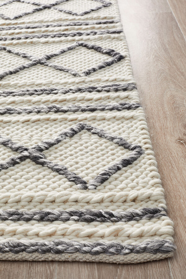 Loop Pile Wool Rug Side Pattern
