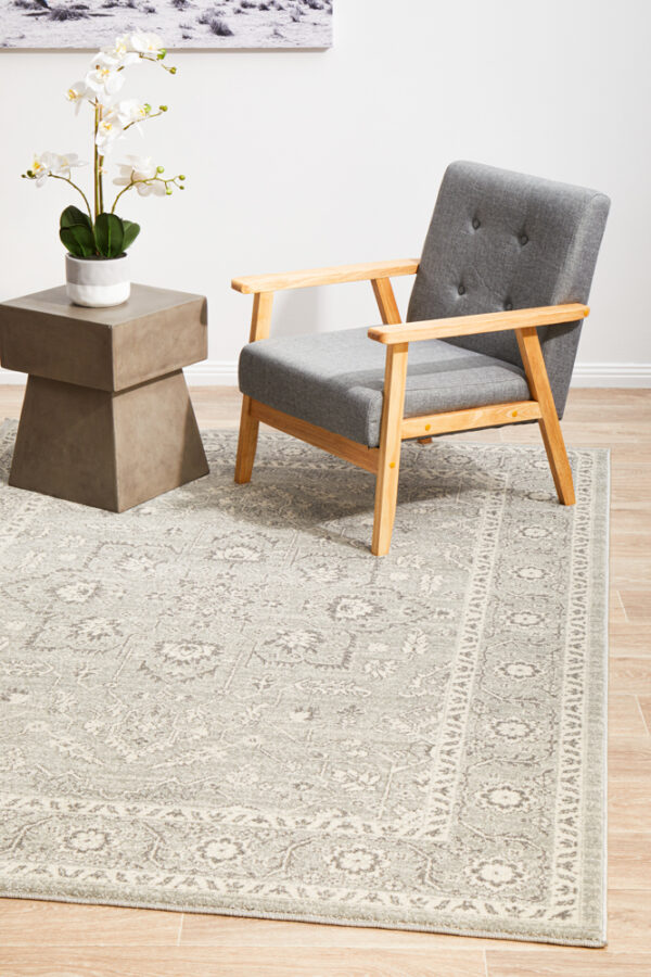 Traditional Flower Style Rug Living area