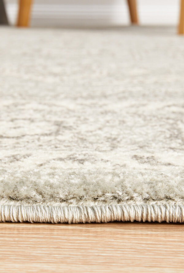 Traditional Flower Style Rug Overlocked Edge