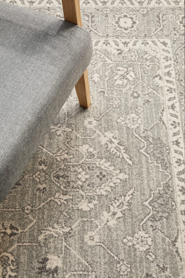 Traditional Flower Style Rug Top view
