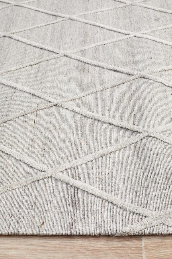 Rug Pattern of Hand Loomed Silver Rug
