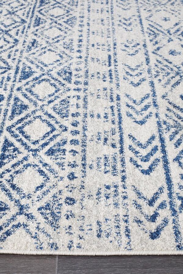 Round Rugs edge of rug