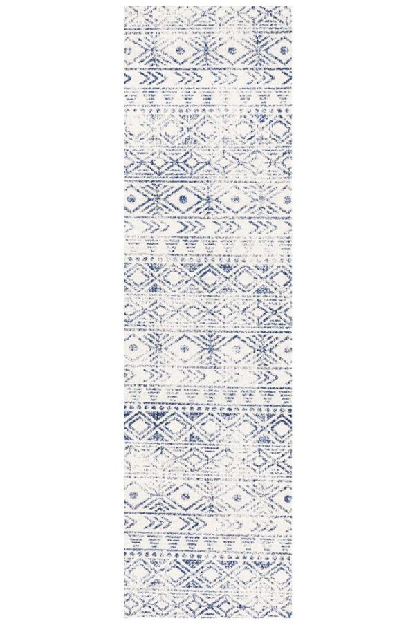 Round Rugs runner close