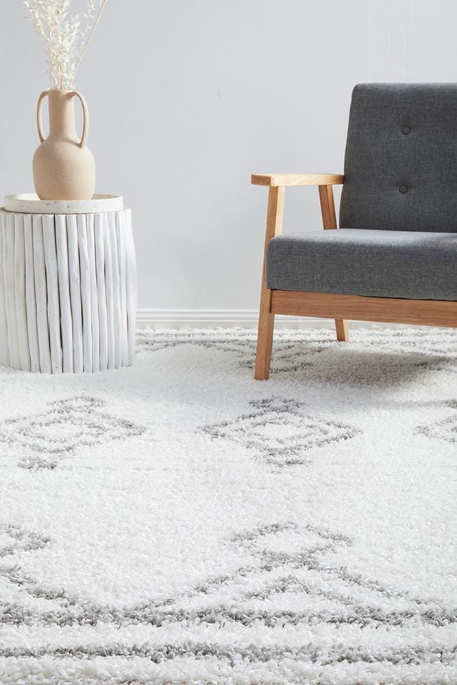 White Shack Rugs White Design Shag Pile Rug: Stunning and Easy to Maintain