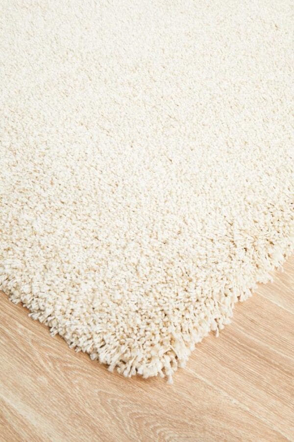 Cream Shag Pile Rug Corner Profile